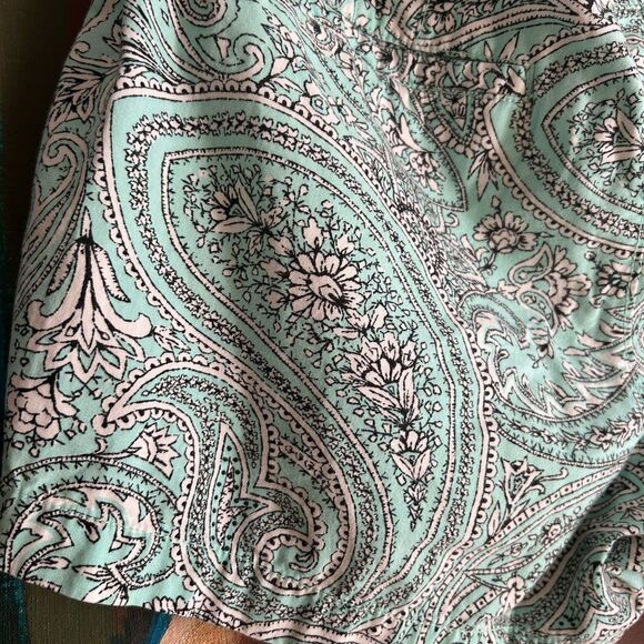 Old Navy Green Paisley Women's Shorts - Picture 7 of 14